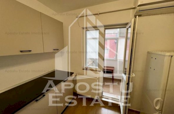 Apartament cu 3 decomandat, camere in zona Aradului