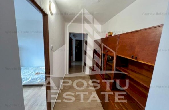 Apartament cu 3 decomandat, camere in zona Aradului