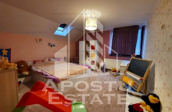 Casă cu 5 camere , 240 mp, teren 701mp,centrală proprie, Vladimirescu