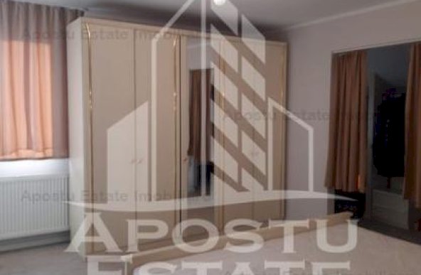 Casă cu 5 camere , 240 mp, teren 701mp,centrală proprie, Vladimirescu