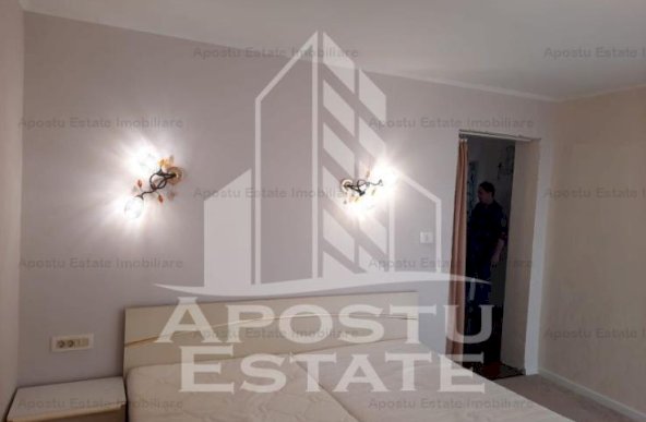 Casă cu 5 camere , 240 mp, teren 701mp,centrală proprie, Vladimirescu