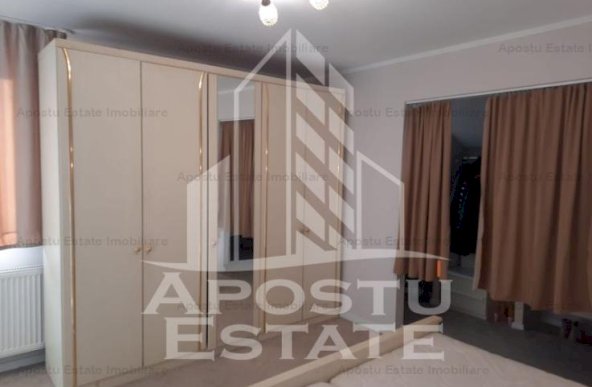 Casă cu 5 camere , 240 mp, teren 701mp,centrală proprie, Vladimirescu