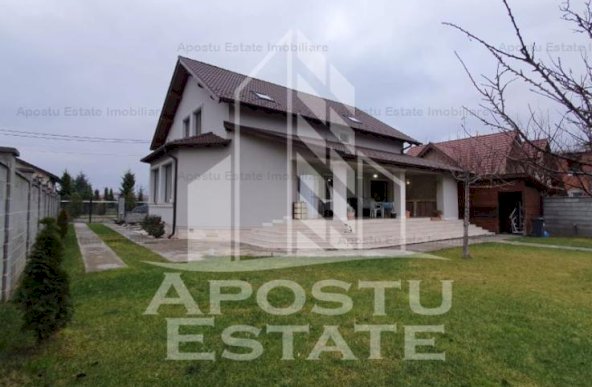 Casă cu 5 camere , 240 mp, teren 701mp,centrală proprie, Vladimirescu