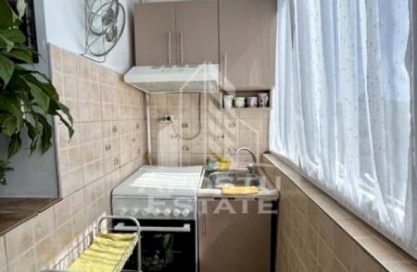 Apartament 3 camere, spatios, luminos, zona Dambovita