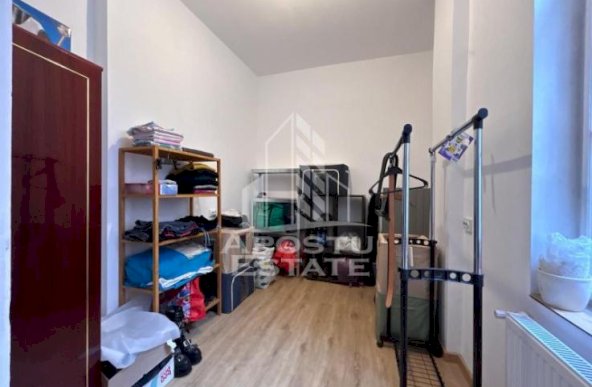 Apartament 3 camere, etaj intermediar in Piata Unirii