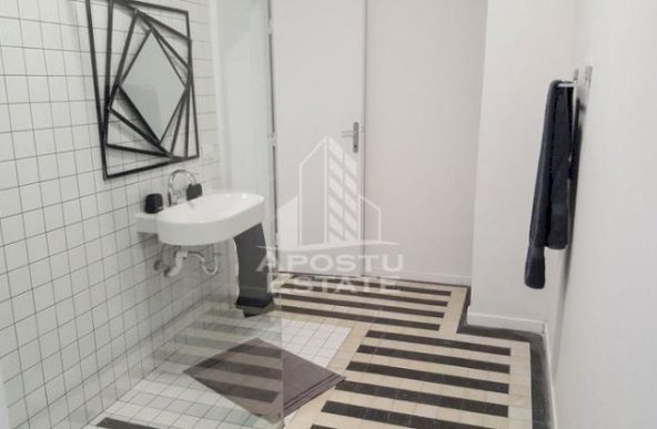 Apartament 4 camere, ultrafinisat in centru orasului.