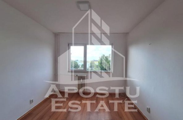 Apartament cu 3 camere, cu vedere pe 2 parti, 82 mp, Aurel Vlaicu