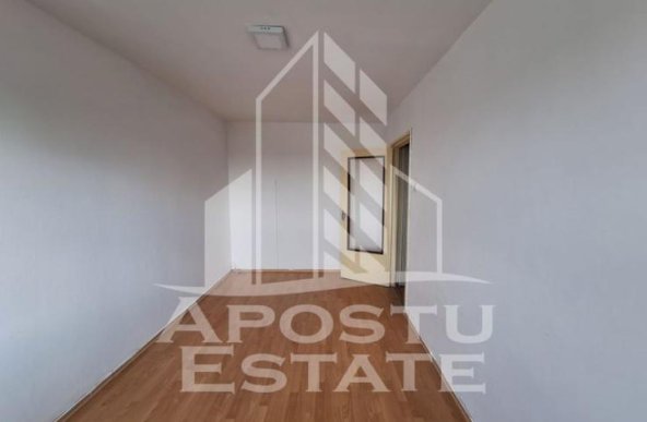 Apartament cu 3 camere, cu vedere pe 2 parti, 82 mp, Aurel Vlaicu