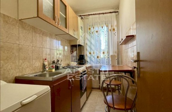 Apartament cu 2 camere etajul intai bloc izolat centrala Blascovici