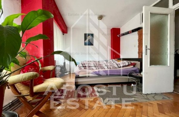 Apartament cu 4 camere, centrala proprie, zona Aradului