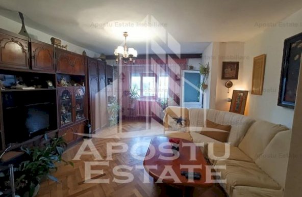 Apartament cu 4 camere, centrala proprie, zona Aradului