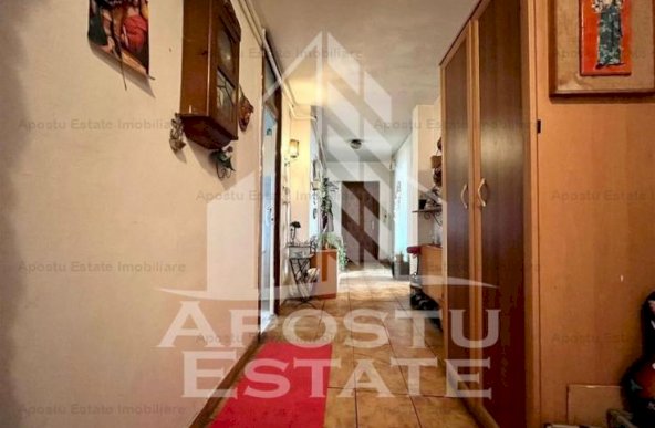 Apartament cu 4 camere, centrala proprie, zona Aradului