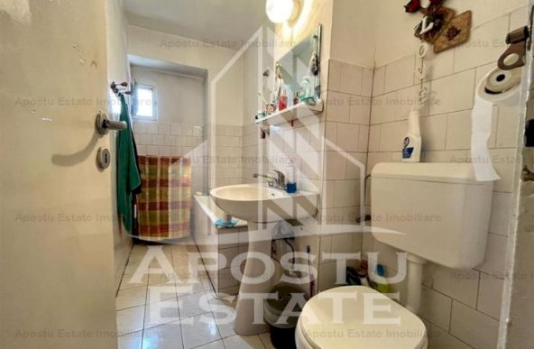 Apartament cu 4 camere, centrala proprie, zona Aradului