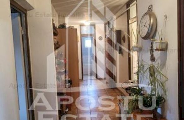 Apartament cu 4 camere, centrala proprie, zona Aradului