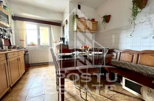 Apartament cu 4 camere, centrala proprie, zona Aradului