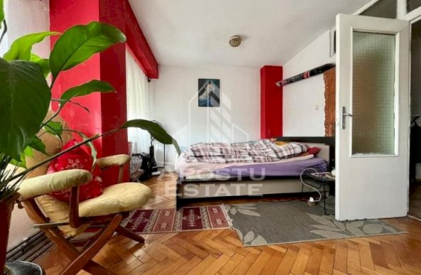 Apartament cu 4 camere, centrala proprie, zona Aradului