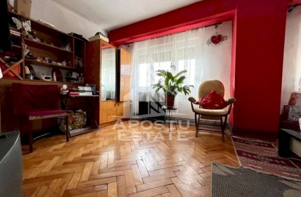 Apartament cu 4 camere, centrala proprie, zona Aradului