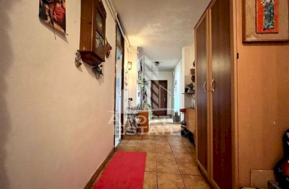 Apartament cu 4 camere, centrala proprie, zona Aradului