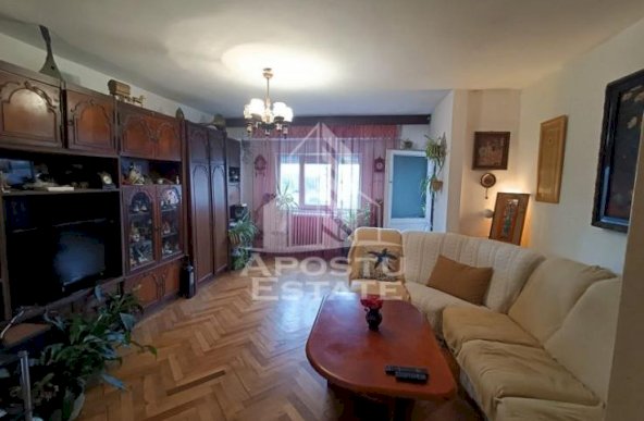 Apartament cu 4 camere, centrala proprie, zona Aradului