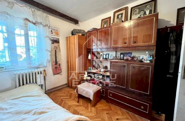 Apartament cu 4 camere, centrala proprie, zona Aradului