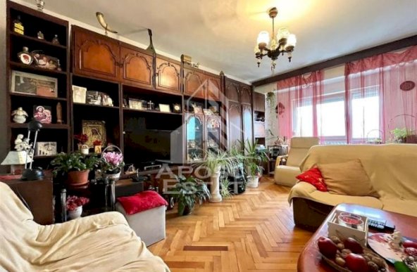 Apartament cu 4 camere, centrala proprie, zona Aradului