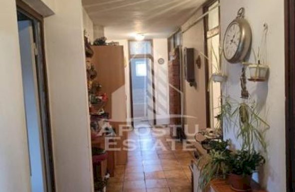 Apartament cu 4 camere, centrala proprie, zona Aradului