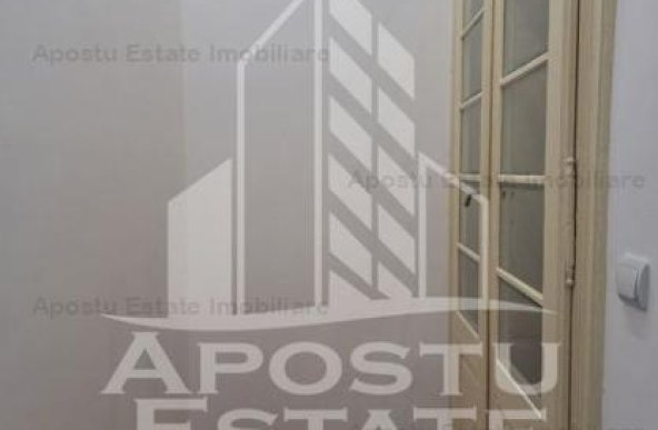 Apartament cu 4 camere si 2 intrari, 80 mp utili, Ultracentral