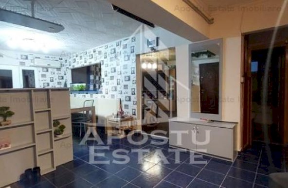 Apartament 4 camere, decomandat ,etajul 2