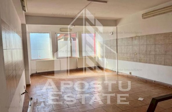 Spatiu comercial 80mp zona Parneava