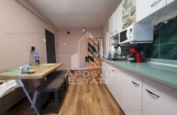 Apartament cu 2 camere, centrala proprie,  renovat, zona Aradului