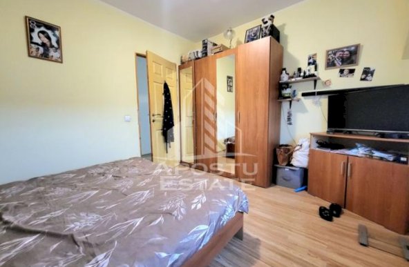 Apartament cu 3 camere, open-space, centrala proprie, zona Lipovei