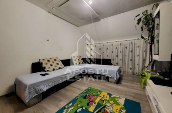 Apartament cu 3 camere, decomandat,  cu scara interioara, zona Lipovei