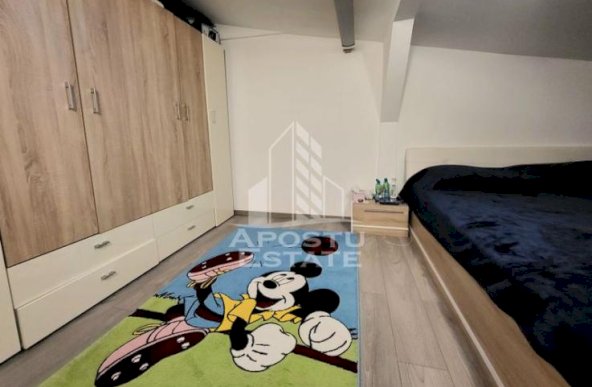 Apartament cu 3 camere, decomandat,  cu scara interioara, zona Lipovei