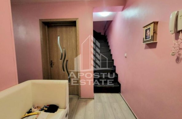 Apartament cu 3 camere, decomandat,  cu scara interioara, zona Lipovei