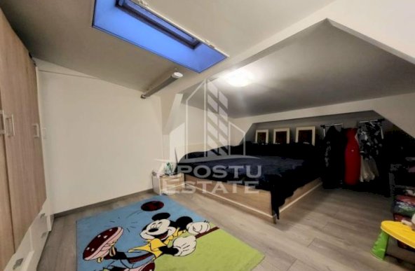 Apartament cu 3 camere, decomandat,  cu scara interioara, zona Lipovei