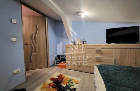 Apartament cu 3 camere, decomandat,  cu scara interioara, zona Lipovei