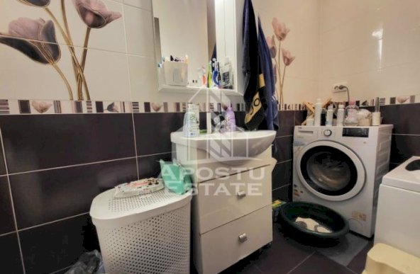 Apartament cu 3 camere, decomandat,  cu scara interioara, zona Lipovei