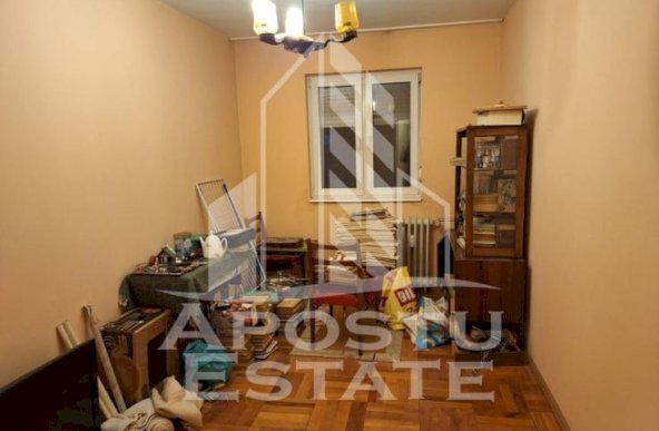 Apartament, 3 camere, semidecomandat, 50 mp utili, Aurel Vlaicu