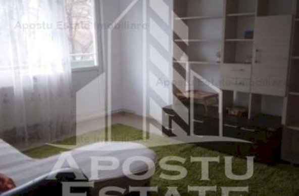 Apartament 4 camere,  2 bai, decomandat, Dacia