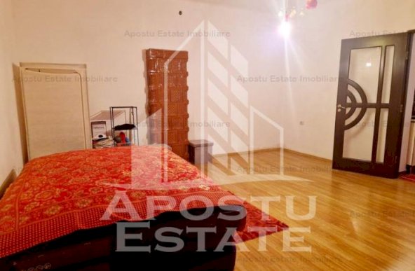 Apartament cu 2 camere la curte comuna,75 mp,Parneava COMISION 0 %