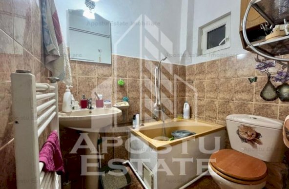 Casa cu 6 camere, pe doua nivele, zona Lipovei, Timisoara