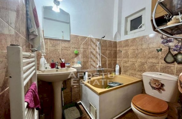 Casa cu 6 camere, pe doua nivele, zona Lipovei, Timisoara