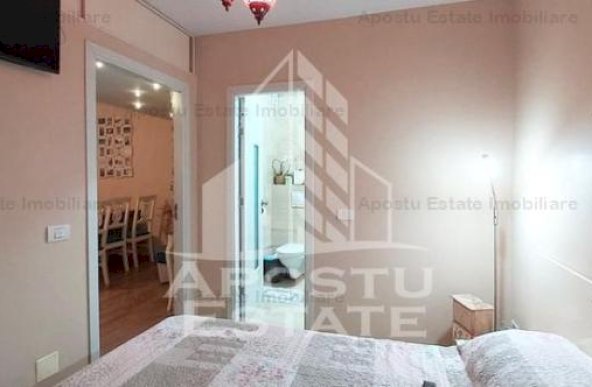 Apartament cu 4 camere,2 bai, centrala proprie, zona Micalaca