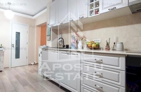 Apartament cu 4 camere,2 bai, centrala proprie, zona Micalaca