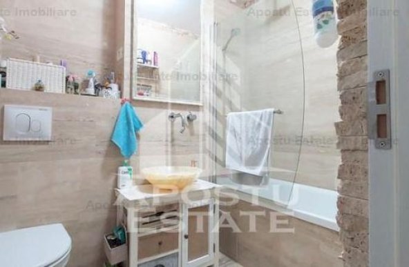 Apartament cu 4 camere,2 bai, centrala proprie, zona Micalaca