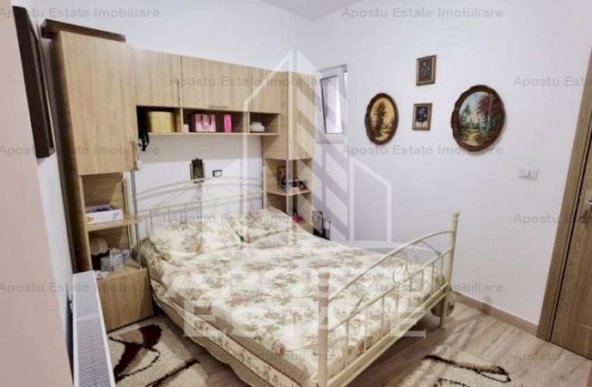 Casa cu 4 camere, , centrală proprie ,zona Parneava