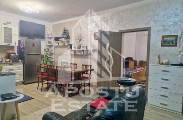 Casa cu 4 camere, , centrală proprie ,zona Parneava