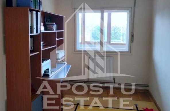 Apartament 4 camere decomandat zona Centrala