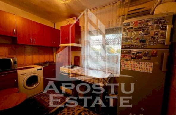 Apartament cu 2 camere  ,semidecomandat ,zona Vlaicu