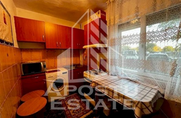 Apartament cu 2 camere  ,semidecomandat ,zona Vlaicu